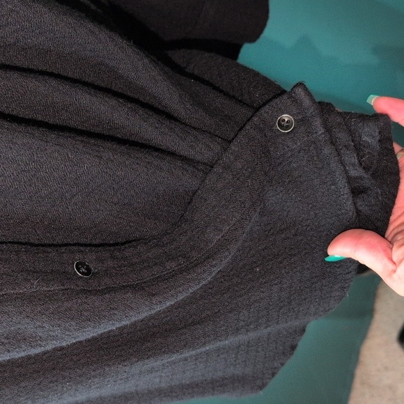 We The Free. Solid Hidden Valley Buttondown Medium. EUC - Picture 6 of 12